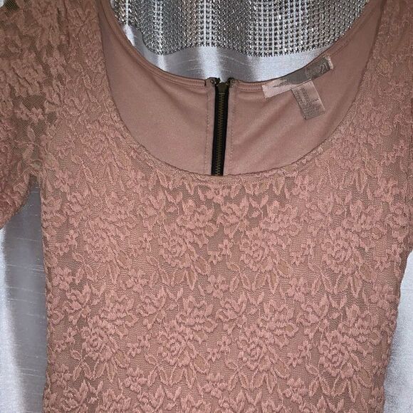 Pink lace forever 21 dress - Picture 4 of 6